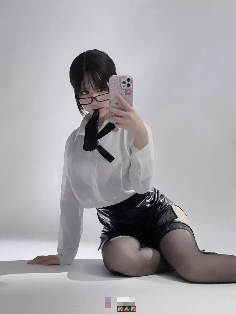 颜值博主@幼愛youmeko写真Coser作品合集 美图合集 第2张