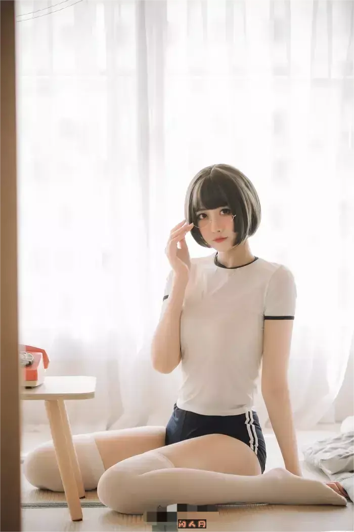 动漫博主@念雪ww-短发妹子写真作品合集 美图合集 第1张